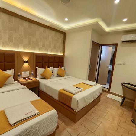 Hotel Riva International Goregaon- Near Nesco มุมไบ ภายนอก รูปภาพ