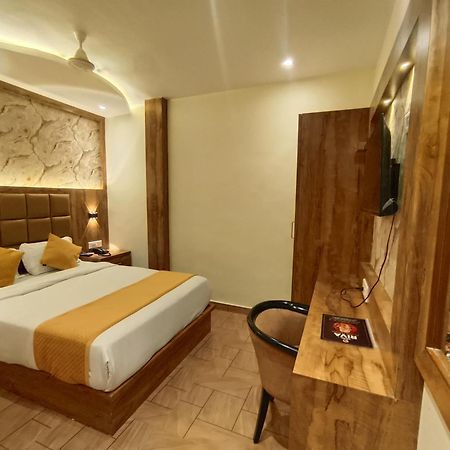 Hotel Riva International Goregaon- Near Nesco มุมไบ ภายนอก รูปภาพ