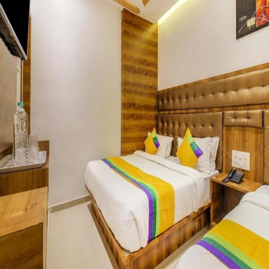 Hotel Riva International Goregaon- Near Nesco มุมไบ ภายนอก รูปภาพ