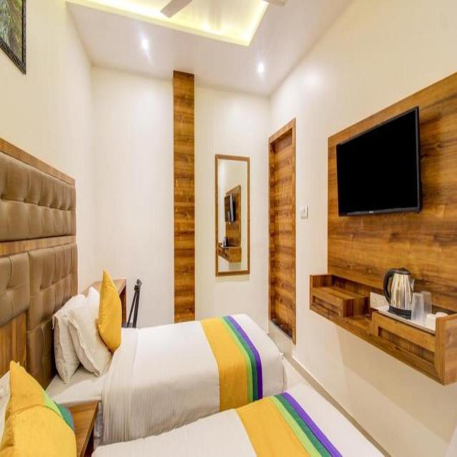 Hotel Riva International Goregaon- Near Nesco มุมไบ ภายนอก รูปภาพ
