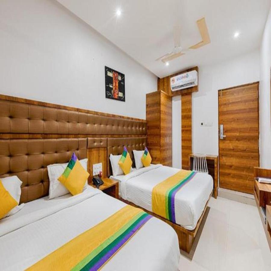 Hotel Riva International Goregaon- Near Nesco มุมไบ ภายนอก รูปภาพ