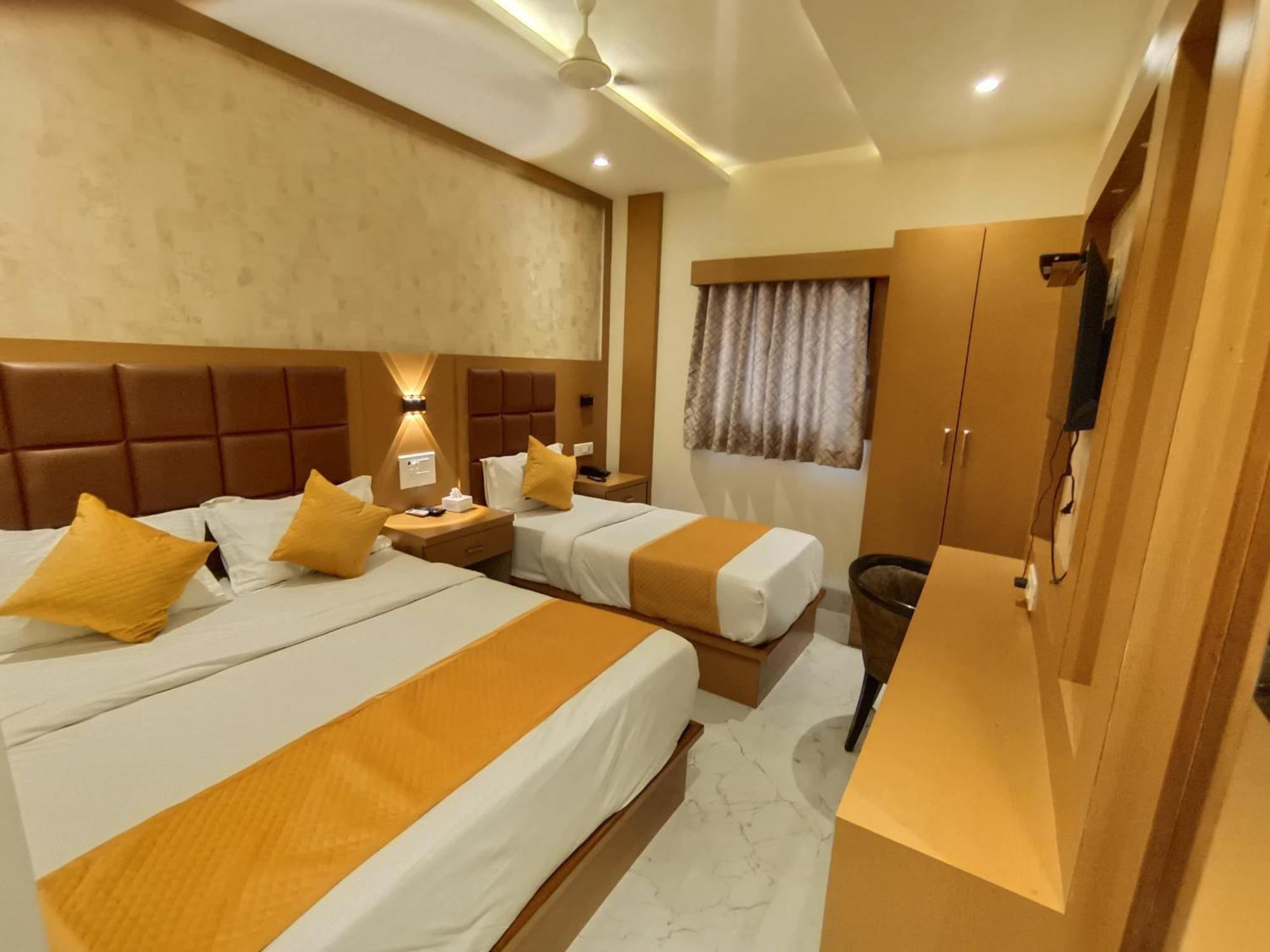 Hotel Riva International Goregaon- Near Nesco มุมไบ ภายนอก รูปภาพ
