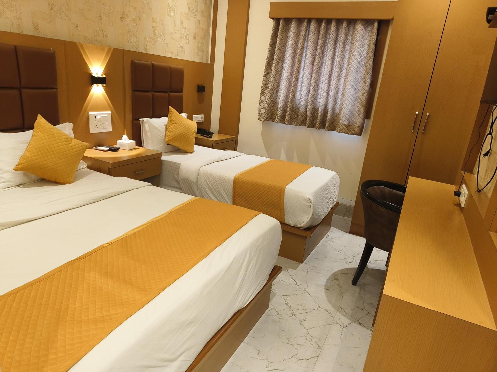 Hotel Riva International Goregaon- Near Nesco มุมไบ ภายนอก รูปภาพ