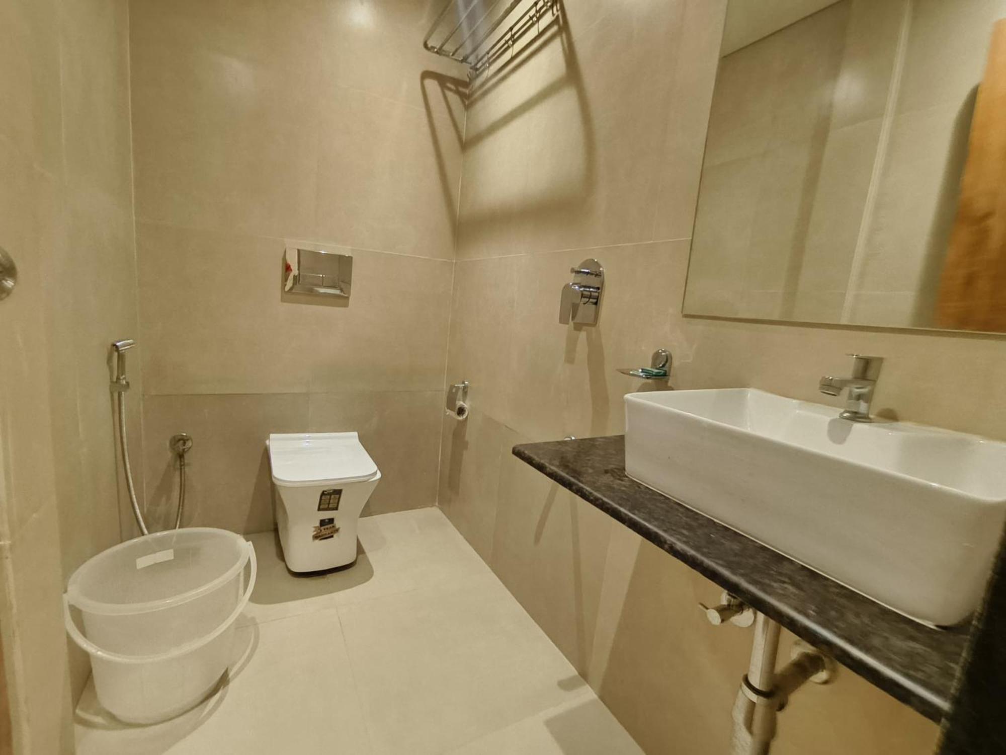 Hotel Riva International Goregaon- Near Nesco มุมไบ ภายนอก รูปภาพ