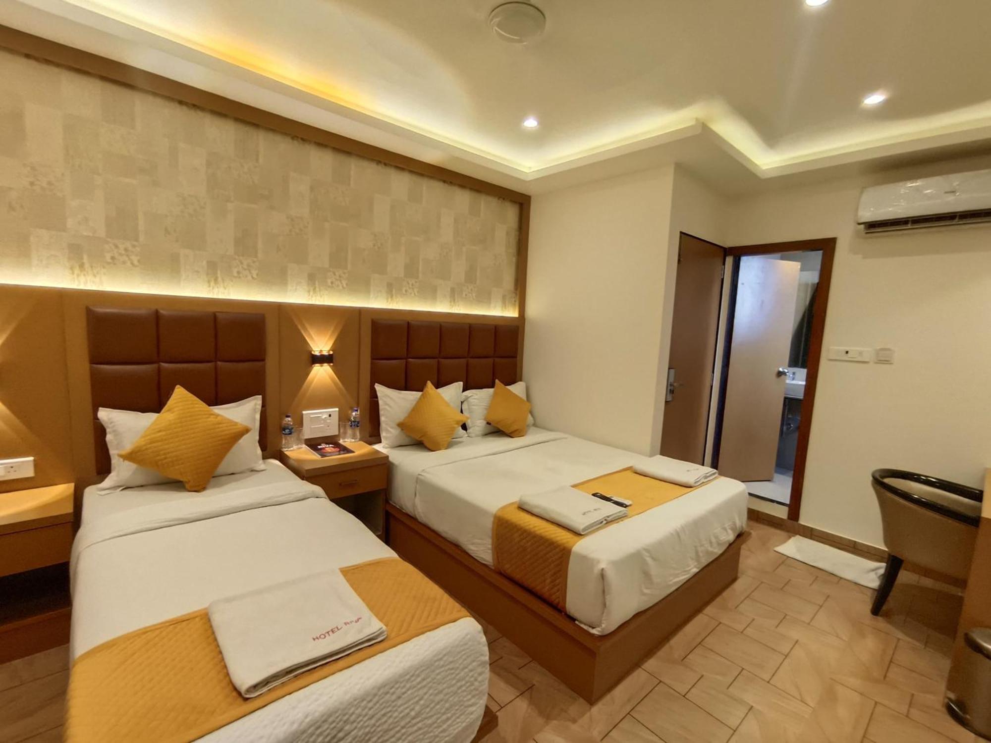 Hotel Riva International Goregaon- Near Nesco มุมไบ ภายนอก รูปภาพ