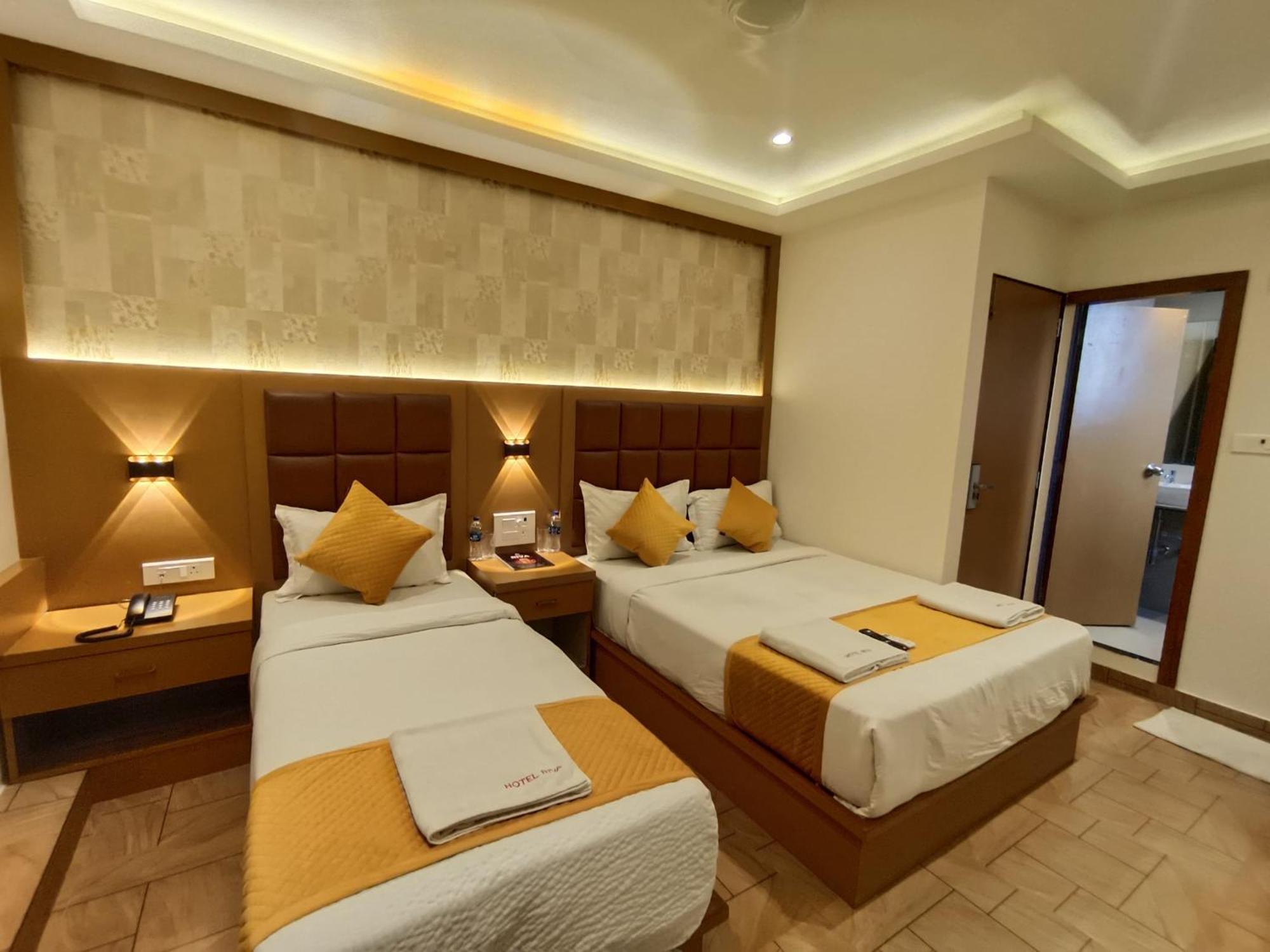 Hotel Riva International Goregaon- Near Nesco มุมไบ ภายนอก รูปภาพ